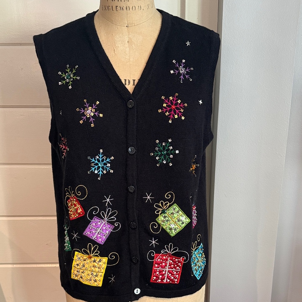 Vintage Christmas Sweater Vest Snowflakes & Gifts by CDP & Co. XL